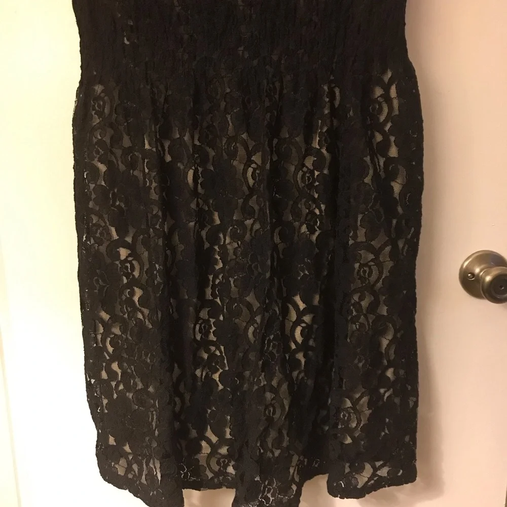 Black Nude Underlay Lace Dress with Waist Cinching - Picture 3 of 7